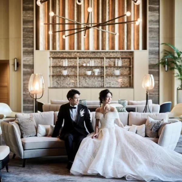 ご来賓のゲストを最初に出迎えるのは、品のある家具がちりばめられた貸切ラウンジ。