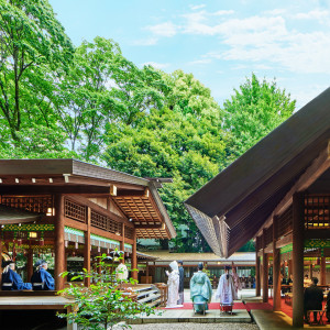 挙式の舞台は自然を感じられる半屋外の御社殿|乃木神社・乃木會館の写真(35853760)
