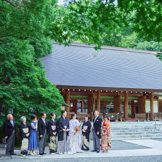 四季を背景に乃木神社ならではのロケーション。ふたりだけやゲストと一緒に心に残る1枚を。