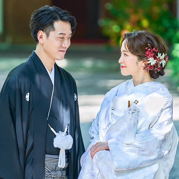 歴史に彩られた乃木の杜が煌めく深緑に包まれ、四季折々の自然を感じる別世界をお楽しみいただけます。