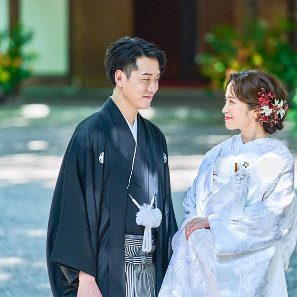 歴史に彩られた乃木の杜が煌めく深緑に包まれ、四季折々の自然を感じる別世界をお楽しみいただけます。