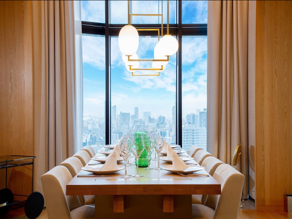 E-WOW PENTHOUSE SUITE
