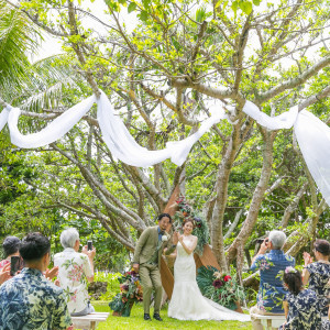 【アヤパニ フォレスト ウエディング】ゲストからの祝福は、忘れられない一生の思い出に。大切な人たちと石垣の大自然の中でアットホームなウエディングを♪|フサキビーチリゾート ホテル＆ヴィラズ（クチュールナオコ ウエディング）の写真(26889858)