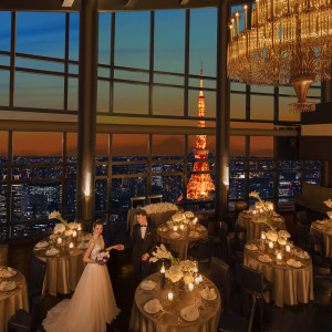 東京の夜景を一望できる贅沢空間でロマンチックなひととき。宝石箱のような景色を堪能。天空のパーティ会場ならではの、圧巻の眺望はゲストへのサプライズにも|Fish Bank TOKYO（フィッシュバンクトーキョー）の写真(35983667)