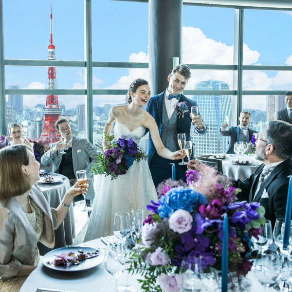 東京タワーを間近に望み、東京の街並みを一望できる美空間。東京らしい結婚式をここで