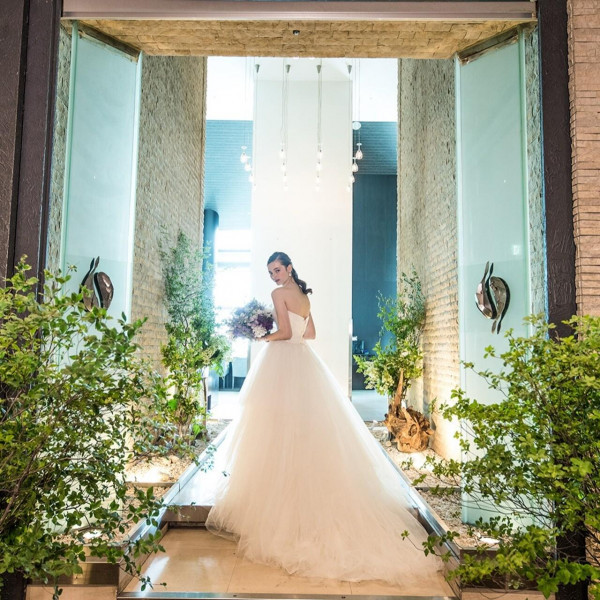 地上215mのチャペルの扉を開いた瞬間、東京のロケ―ションが視界いっぱいに広がるFish Bank