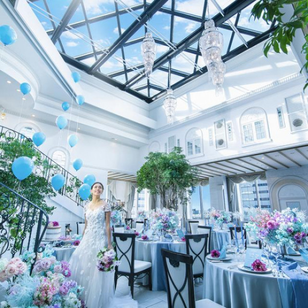 ラグジュアリーな空間は時間帯によって雰囲気は2度楽しめる