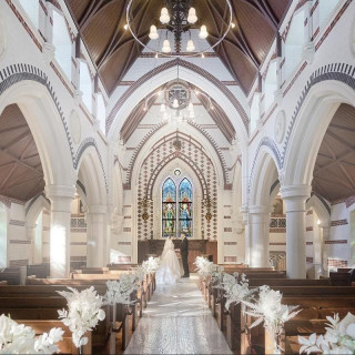 ステンドグラス輝く本格的な大聖堂