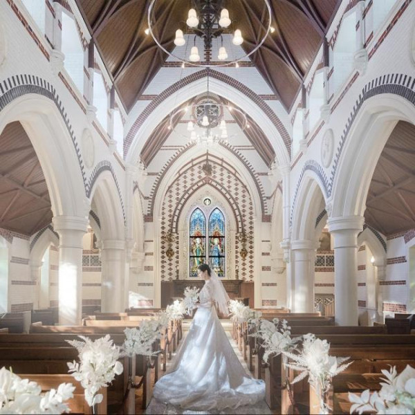 ステンドグラス輝く大聖堂