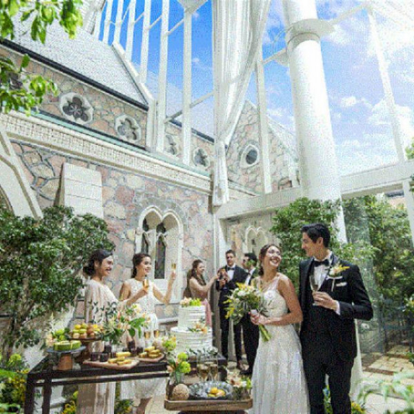 自然光が差し込む全天候型インナーガーデン