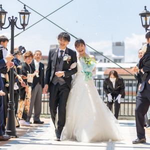 挙式後のフラワーシャワーも人気！|アートホテル盛岡の写真(52723296)
