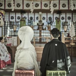 「夫婦」になる契りを交わす瞬間。日本人が慣れ親しむ神社でふたりの始まりを誓う。|高宮庭園茶寮の写真(38513425)