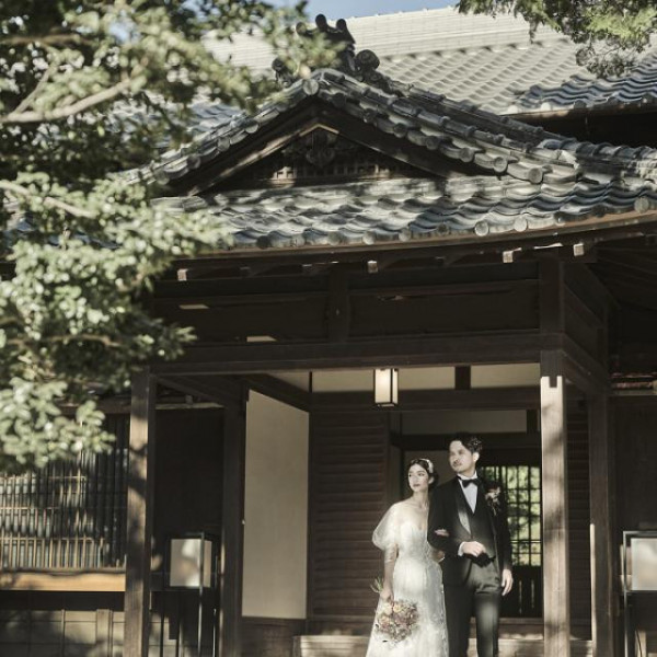 築100年余りの日本家屋のエントランスは趣ある写真が撮れる