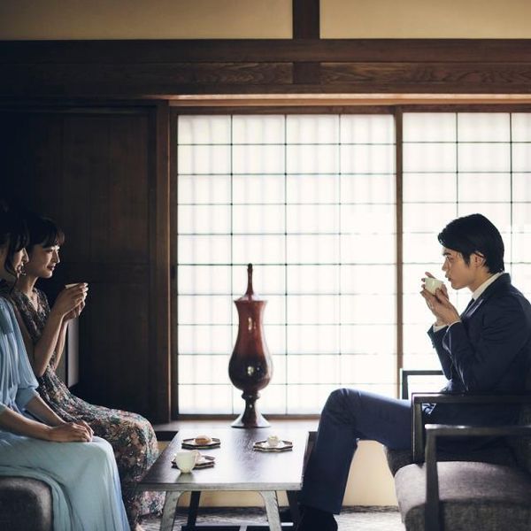 ゲストのお待ち合いは
ふたりとの想い出に
しとやかにひたれる 茶房
