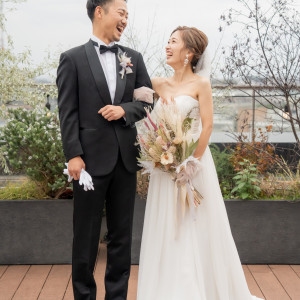 屋外の光が溶け込むナチュラルな祝福感。|3＋3CAFE（サンタスサンカフェ）の写真(27258524)