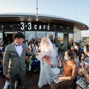 天空のカフェで挙げる結婚式|3＋3CAFE（サンタスサンカフェ）の写真(25689530)