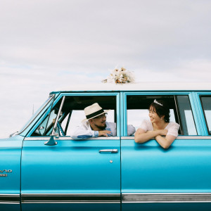 フォトウェディングは店内でも海や、公園などの出張も可能！