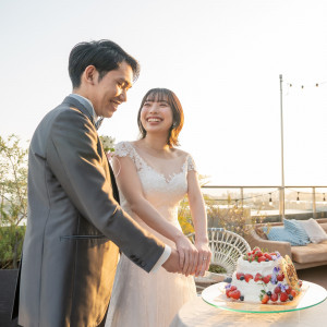 ガーデンでのケーキカット|3＋3CAFE（サンタスサンカフェ）の写真(39138460)