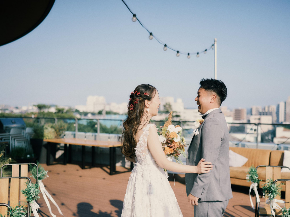  空に浮かぶカフェウエディングで
もっと自由にもっと自分達らしく
一人一人に感謝を伝える