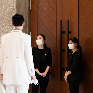 スタッフも感染対策をしっかりと行い、新郎様新婦様やゲストの皆様のご案内をいたします。