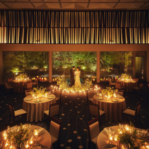 キャンドルの光が優しくふたりを包み込む 幻想的なナイトウェディング|葵庭園の写真(55412302)