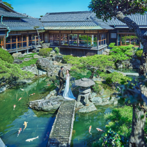 その庭園と伝統的な日本料亭の家屋を生かしながら「クラシカル×ロマン」をテーマに生まれ変わる|葵庭園の写真(25842552)
