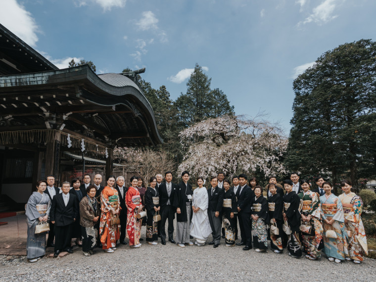 お二人だけで誓う。大切な家族に見守られて結ぶ神前結婚式