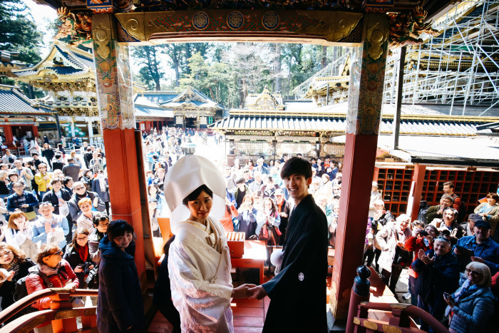 海外も含めて沢山の観光客から祝福を受けられます