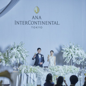 巨大スクリーンの臨場感ある演出や先進の音響照明を駆使した華やかな演出が感動を生む|ANAインターコンチネンタルホテル東京の写真(29958171)