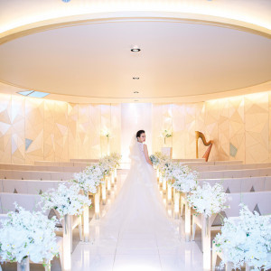 「永遠の変わらぬ愛」の象徴とされるダイヤモンドの輝きをモチーフにした光と煌きのチャペル”Brilliant”|ANAインターコンチネンタルホテル東京の写真(20414392)