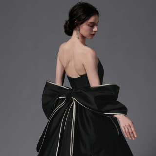 【ELISABETTA POLIGNANO】「ドレスはすべての女性の個性を引き立て、自由を表すものであるべき」をコンセプトに、女性らしさやオリジナリティを表現したドレス