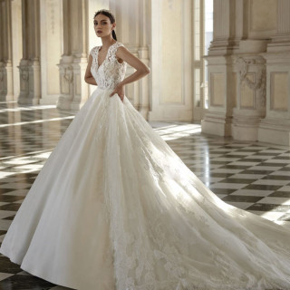 【PRONOVIAS】スペインの老舗レースメーカーが1964年に立ち上げたブランド、今では世界最大級のブランドへと成長している