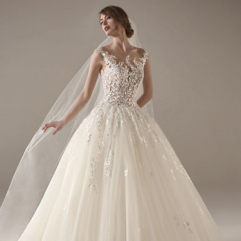 【PRONOVIAS】プレタポルテとブライダルを掛けわせた最新のトレンドを発信し続けている