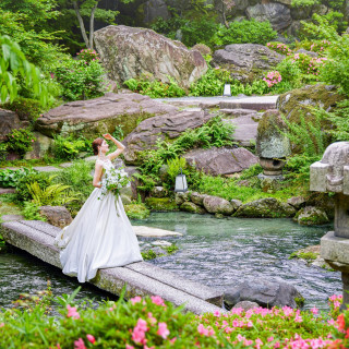 結婚写真も美しく映える、広大な日本庭園