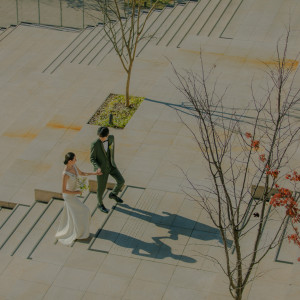 結婚式当日、お好きな箇所でお写真撮影もOK♪季節が彩る緑豊かな南フランス風スポットでナチュラル写真など...種類豊富な114か所のフォトスポットを存分にお楽しみください。|アンジェロコート東京 宇都宮の写真(36113272)