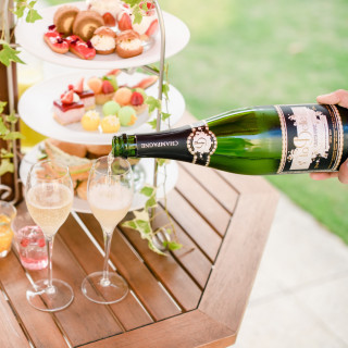 スパークリングワインでなく、こだわりの詰まった弊社オリジナルシャンパン「ラ・ベル」で乾杯！