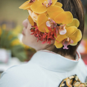 ヘアードを生花でデザインしショートボブを華やかにスタイリング|LOCAL BASE WEDDING（ローカル ベース ウエディング）の写真(39010181)