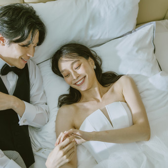 静かな空間でふたりの想いを重ね、幸せをそっと感じる