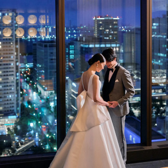 横浜の夜景がおふたりの祝福を彩る