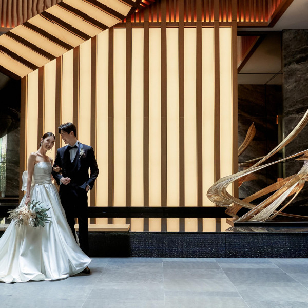 世界のブランドホテル「WESTIN」の重厚感のあるエントランスがお迎えします。