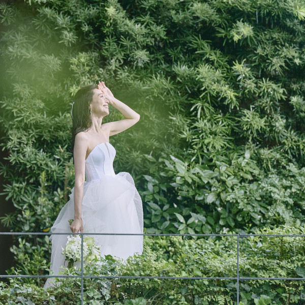 館内に溢れるグリーンのフォトスポットで自然もラグジュアリーな空間も味わえる