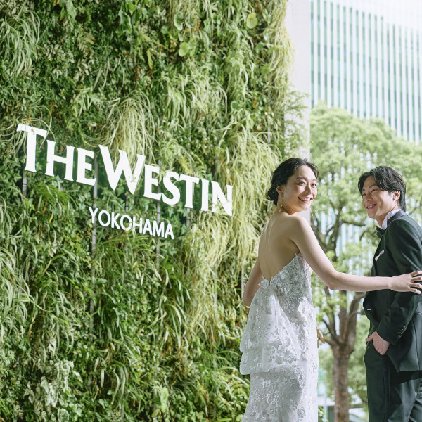 やわらかい陽射しがふたりを包み込む。ゲストの方々をブランドホテル「WESTIN」にてお迎えいたします