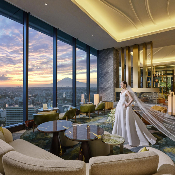 メインロビーの夕景は格別。訪れた人の心を満たす場所がウエスティンホテル横浜