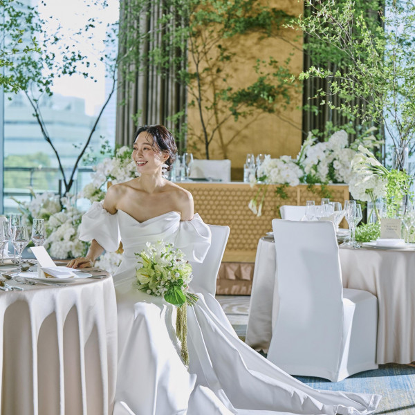 爽やかに華やぐ披露宴会場＼グランドボールルーム／明るく上質な披露宴会場*