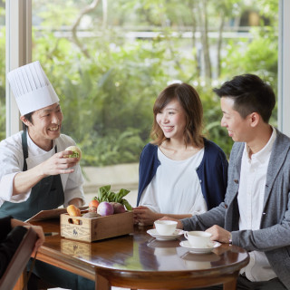 シェフ自らお打ち合わせ。おふたりのこれまでの人生・想いを汲み取り「幸せのレシピ」をご提案