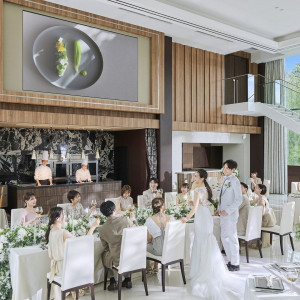 披露宴会場内には大きな液晶ビジョンを完備|The 迎賓館 偕楽園 別邸の写真(55304069)