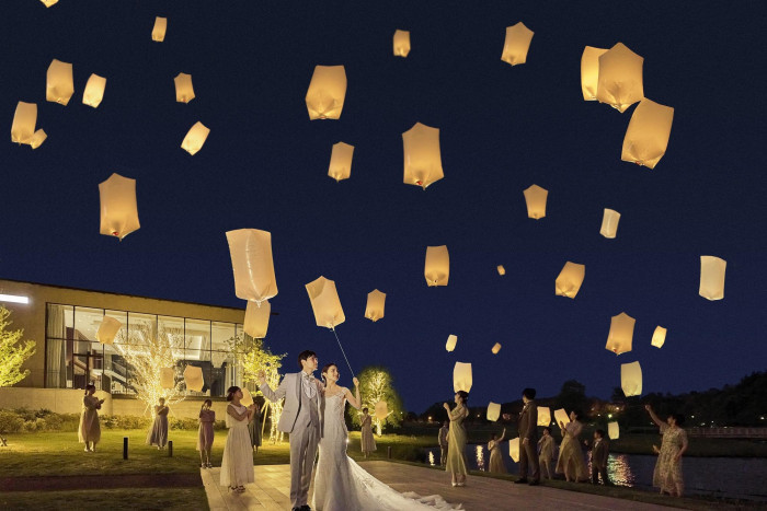 眩いイルミネーションの中過ごすトワイライトプランも人気感動的な世界観に包まれて誓いを