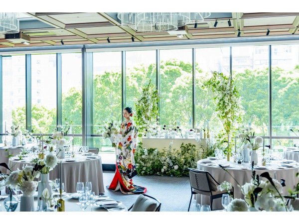 会場「Queens Room」自然素材をモダンにアレンジした非日常空間