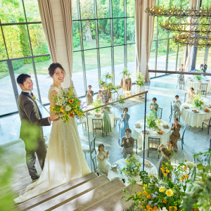 会場内の階段からサプライズ入場を叶えていただけます♪|ザ・リバーサイドテラス広島ツリーズスクエアの写真(52896001)