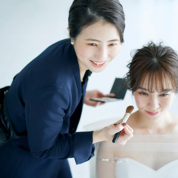 スタイリストが新婦様の雰囲気に合せご提案。360度どの角度から見ても美しい姿に|ザ・リバーサイドテラス広島ツリーズスクエアの写真(24416923)